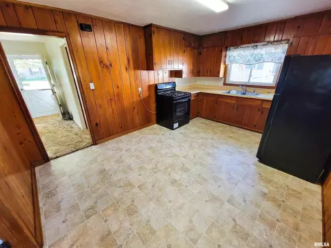 224 Hickory St, Flora, IL 62839 photo 9