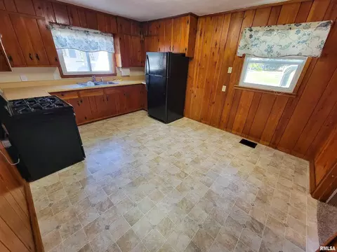 224 Hickory St, Flora, IL 62839 photo 8