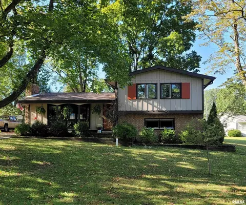 7 Deer Path Dr, Salem, IL 62881