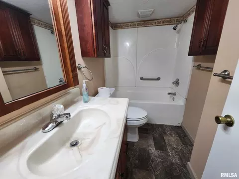 515 E Marion St, Marion, IL 62959 photo 19