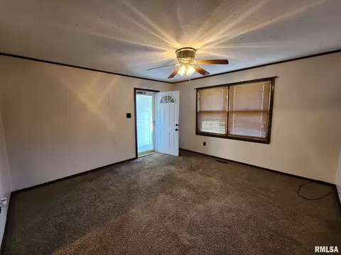 515 E Marion St, Marion, IL 62959 photo 9