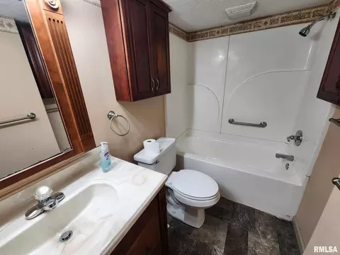 515 E Marion St, Marion, IL 62959 photo 17