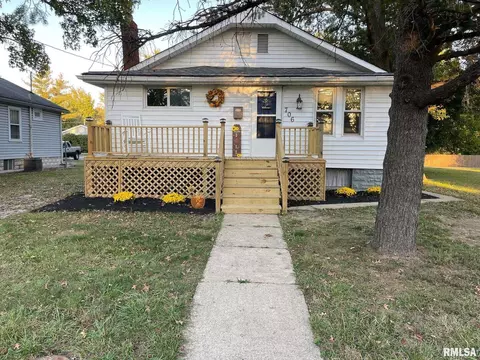 706 N Mcleansboro St, Benton, IL 62812