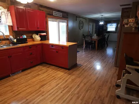 810 Karel Park Rd, Eldorado, IL 62930 photo 9