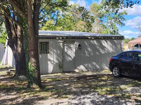 810 Karel Park Rd, Eldorado, IL 62930 photo 3