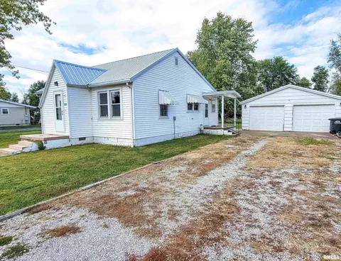 1210 Kinmundy Rd, Louisville, IL 62858