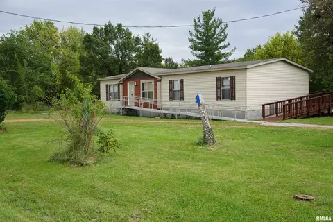 3304 Green Acres Ln, Salem, IL 62881