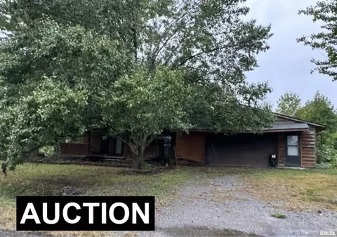 902 Old Creal Springs Rd, Marion, IL 62959