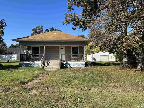 505 S Cockrum St, Sesser, IL 62884