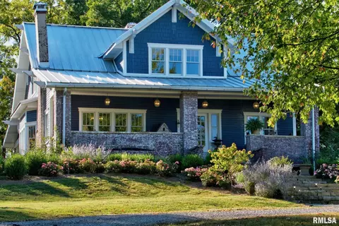 2021 Oglesby Rd, Harrisburg, IL 62946