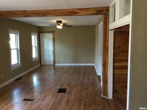 504 Spring St, Anna, IL 62906 photo 3