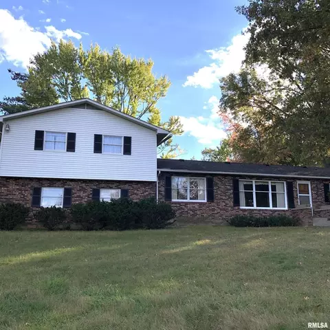 2 Fairway Dr, Mount Vernon, IL 62864