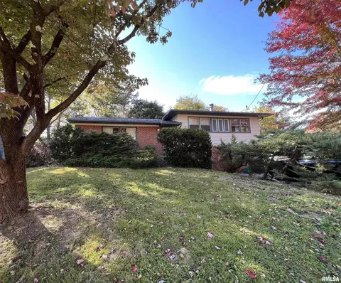 304 S Eason Dr, Carbondale, IL 62901