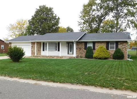 109 Woodland Dr, Salem, IL 62881
