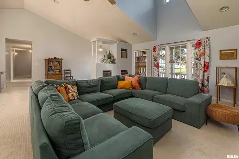 500 Insignia Dr, Herrin, IL 62948 photo 9