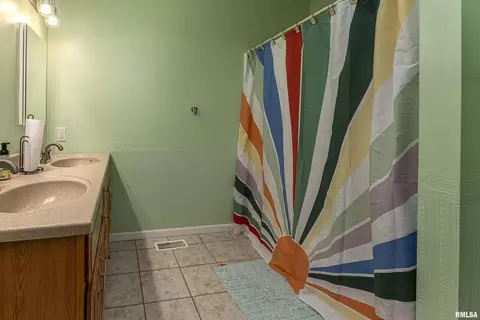 500 Insignia Dr, Herrin, IL 62948 photo 20