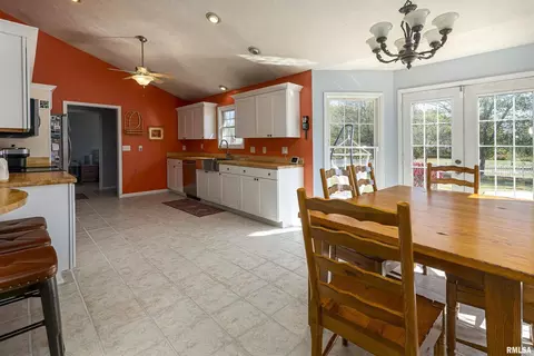 500 Insignia Dr, Herrin, IL 62948 photo 10