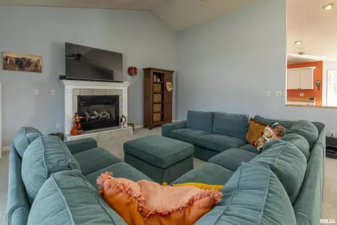 500 Insignia Dr, Herrin, IL 62948 photo 8