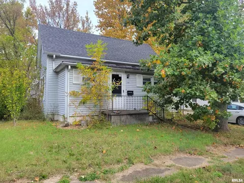 1301 E Poplar St, West Frankfort, IL 62896