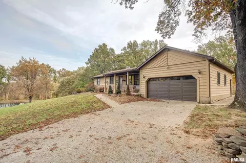 940 Valley View Ln, Centralia, IL 62801