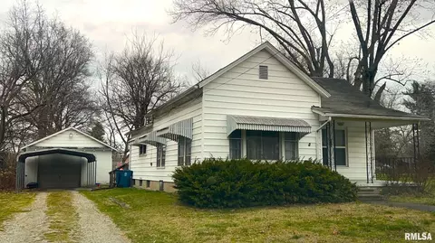 315 W Webster St, Benton, IL 62812