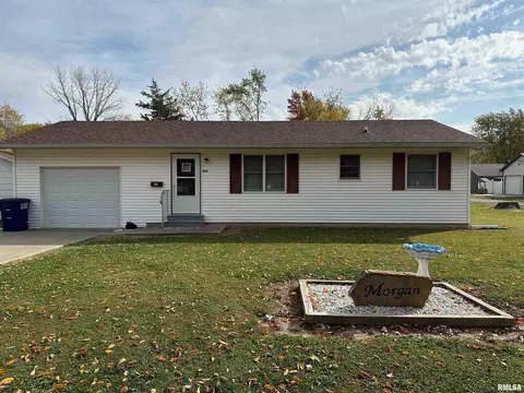 230 S Leonard St, Du Quoin, IL 62832