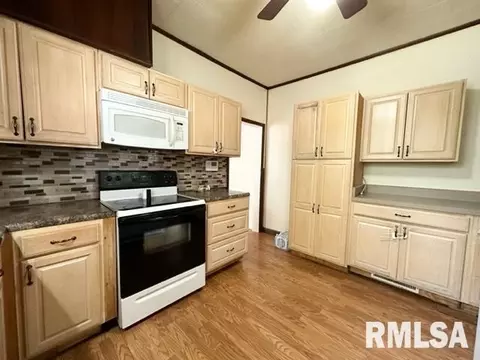 701 S 14th St, Herrin, IL 62948 photo 4