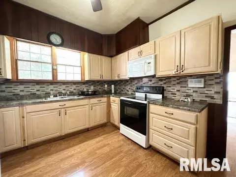 701 S 14th St, Herrin, IL 62948 photo 3