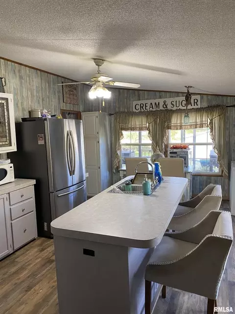 10633 E Webb Rd, Mount Vernon, IL 62864 photo 5