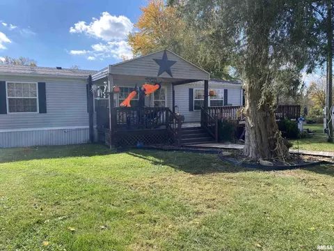 10633 E Webb Rd, Mount Vernon, IL 62864
