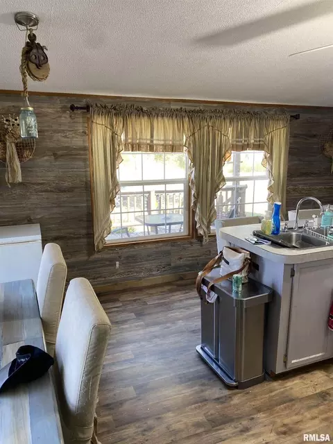 10633 E Webb Rd, Mount Vernon, IL 62864 photo 7