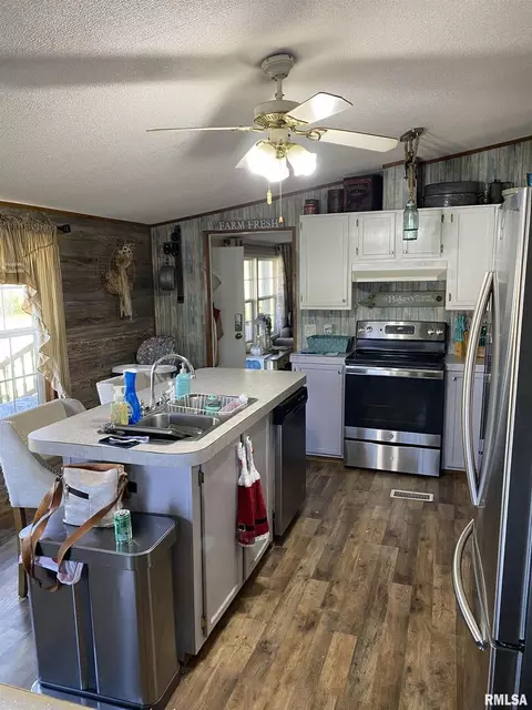 10633 E Webb Rd, Mount Vernon, IL 62864 photo 8