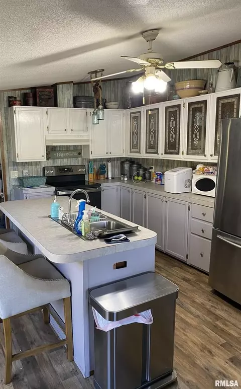 10633 E Webb Rd, Mount Vernon, IL 62864 photo 9