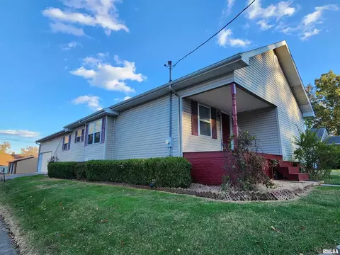 1302 S Webster St, Harrisburg, IL 62946