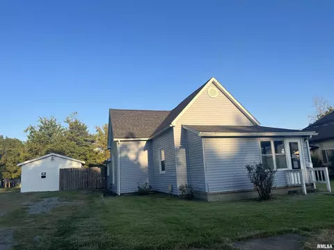 905 Newton Ave, Johnston City, IL 62951