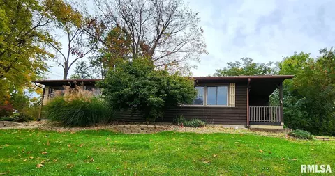 684 E St Louis St, Nashville, IL 62263