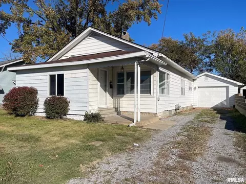 206 N College St, Benton, IL 62812