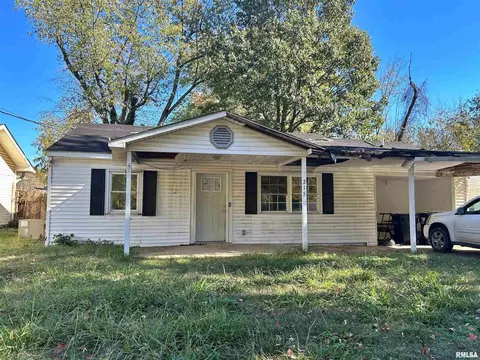 215 Lindsey Ave, Metropolis, IL 62960