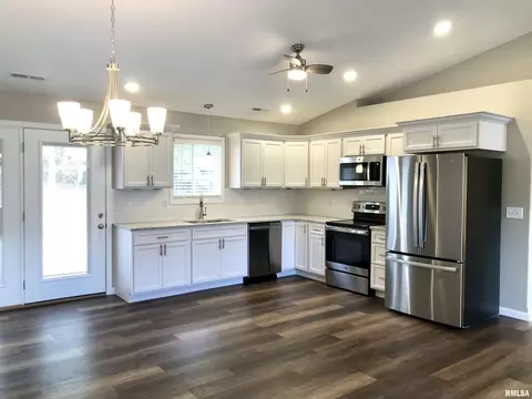 106 Olivia Dr, Marion, IL 62959 photo 4