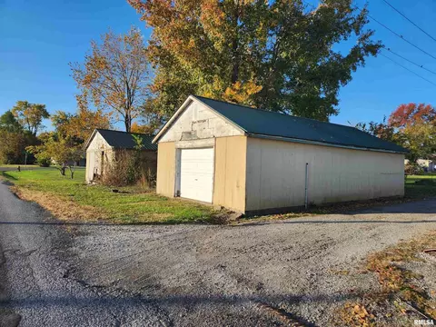 210 E Matthew St, Sesser, IL 62884 photo 7