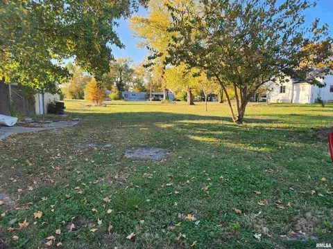 210 E Matthew St, Sesser, IL 62884 photo 4