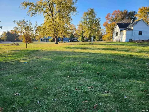 210 E Matthew St, Sesser, IL 62884 photo 6