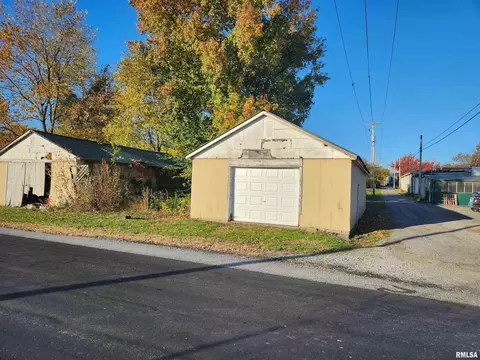 210 E Matthew St, Sesser, IL 62884 photo 8
