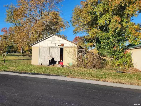 210 E Matthew St, Sesser, IL 62884 photo 9