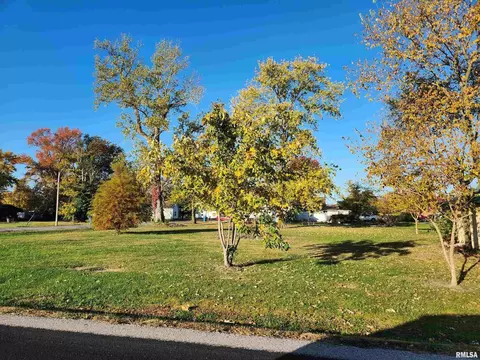 210 E Matthew St, Sesser, IL 62884 photo 2