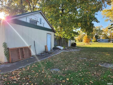 210 E Matthew St, Sesser, IL 62884 photo 10