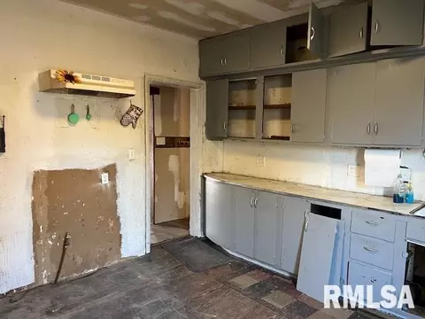 312 E Locust St, Salem, IL 62881 photo 7