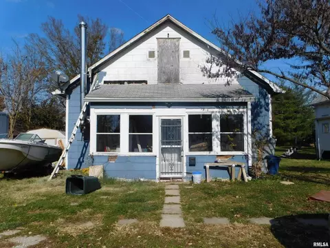 312 E Locust St, Salem, IL 62881 photo 1