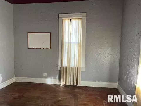 312 E Locust St, Salem, IL 62881 photo 5