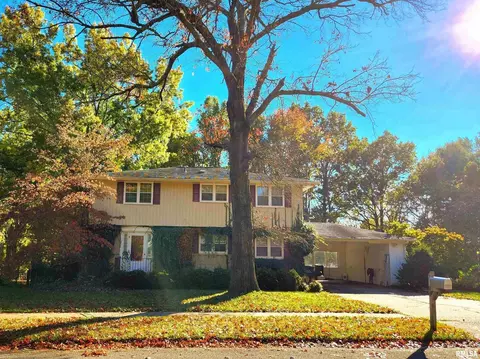 2709 W Kent Dr, Carbondale, IL 62901
